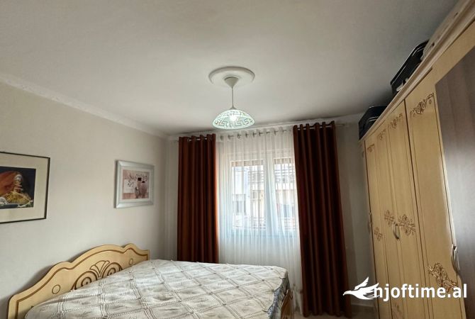 Shtepi ne shitje Apartament ne Tirane, 2+1, Mobilimi E mobiluar, Pagesa 130,000  Euro.