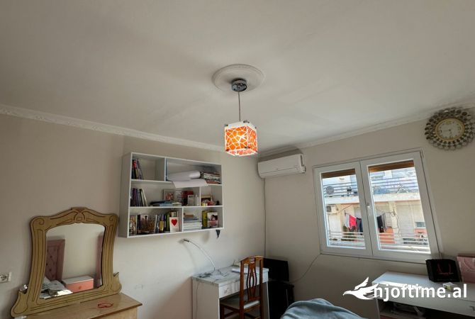 Shtepi ne shitje Apartament ne Tirane, 2+1, Mobilimi E mobiluar, Pagesa 130,000  Euro.