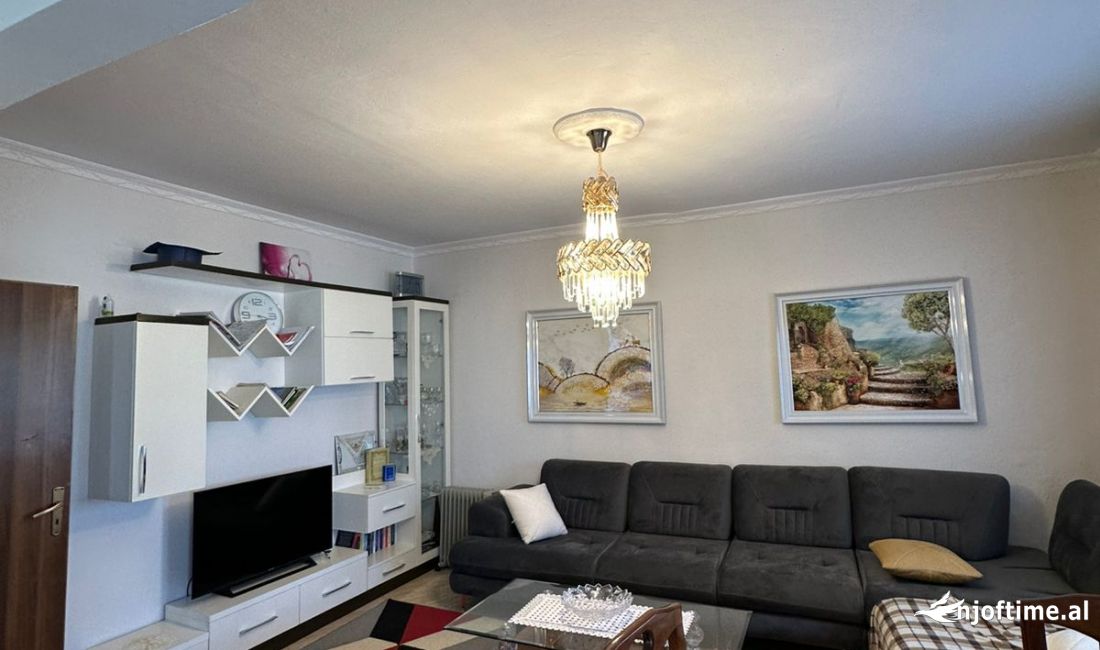 Shtepi ne shitje Apartament ne Tirane, 2+1, Mobilimi E mobiluar, Pagesa 130,000  Euro.