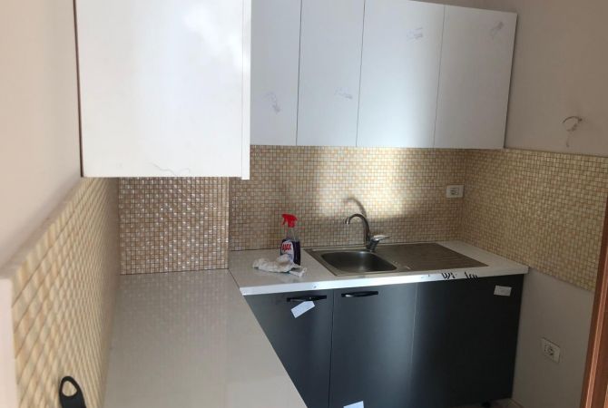 Shtepi me qera 2+1 ne Tirane - 450 Euro