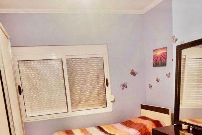 Shtepi me qera Apartament ne Tirane, 2+1, Mobilimi E mobiluar, Pagesa 450  Euro.