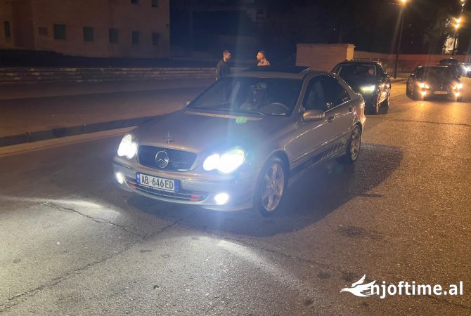 Makina ne shitje ne Tirane, Mercedes-Benz, 2005 gasoline-gas,Kambio Manual Pagesa 5,500  Euro.