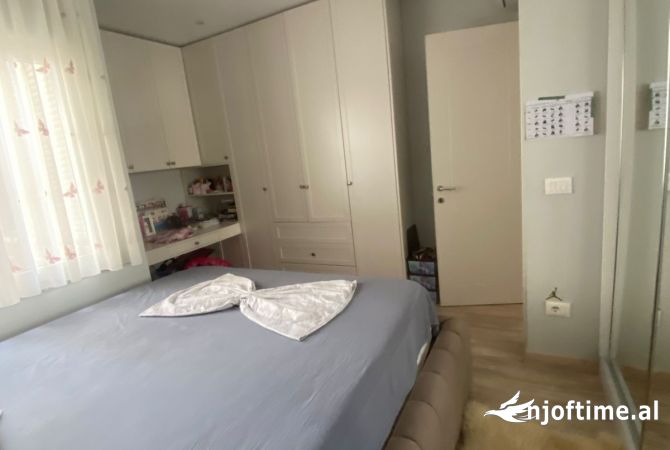 Shtepi ne shitje Apartament ne Tirane, 2+1, Mobilimi E mobiluar, Pagesa 350,000  Euro.