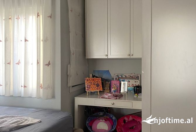 Shtepi ne shitje Apartament ne Tirane, 2+1, Mobilimi E mobiluar, Pagesa 350,000  Euro.