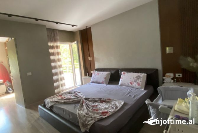 Shtepi ne shitje Apartament ne Tirane, 2+1, Mobilimi E mobiluar, Pagesa 350,000  Euro.