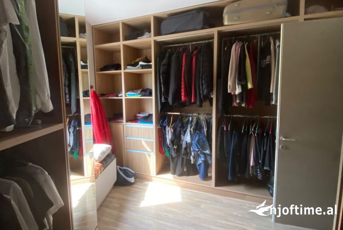 Shtepi ne shitje Apartament ne Tirane, 2+1, Mobilimi E mobiluar, Pagesa 350,000  Euro.
