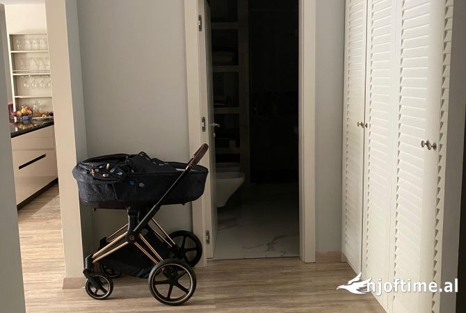 Shtepi ne shitje Apartament ne Tirane, 2+1, Mobilimi E mobiluar, Pagesa 350,000  Euro.