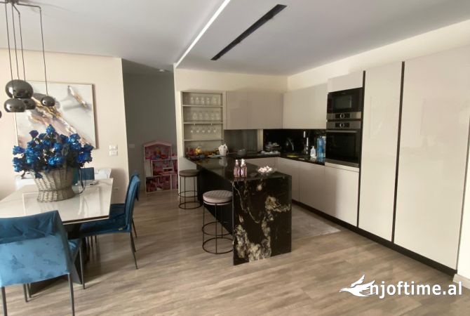 Shtepi ne shitje Apartament ne Tirane, 2+1, Mobilimi E mobiluar, Pagesa 350,000  Euro.