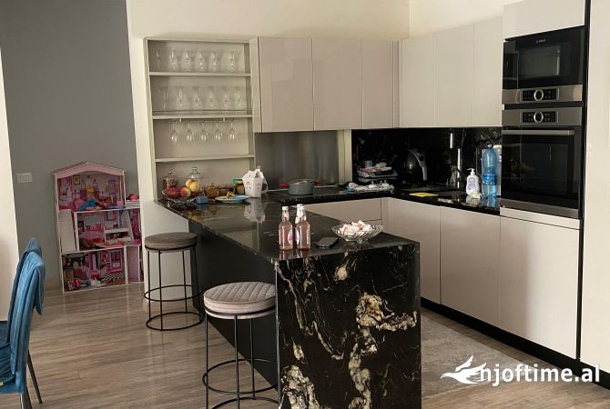 Shtepi ne shitje Apartament ne Tirane, 2+1, Mobilimi E mobiluar, Pagesa 350,000  Euro.