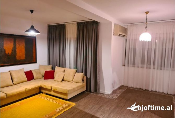 Shtepi ne shitje Apartament ne Tirane, 2+1, Mobilimi Pjeserisht e mobiluar, Pagesa 560,000  Euro.