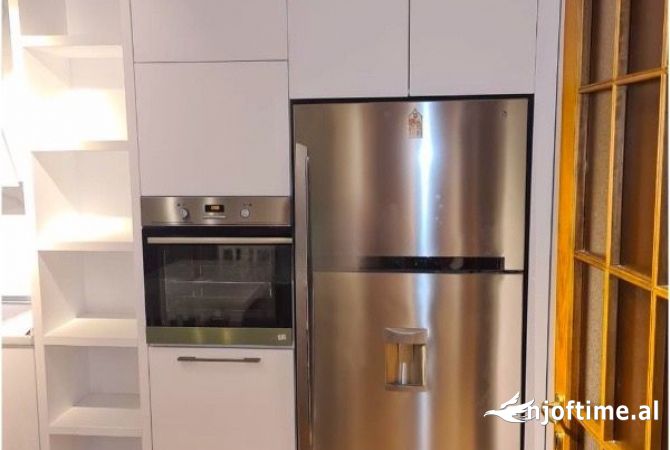 Shtepi ne shitje Apartament ne Tirane, 2+1, Mobilimi Pjeserisht e mobiluar, Pagesa 560,000  Euro.