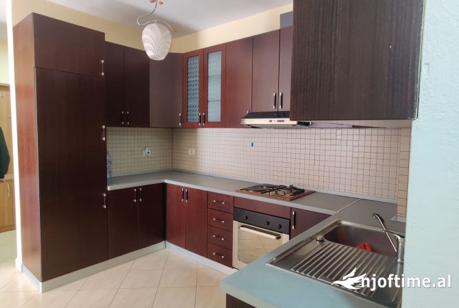 Shtepi me qera 2+1 ne Tirane - 650 Euro