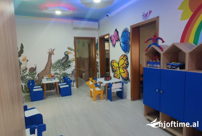 Ambient biznesi me qera 3+1 ne Tirane - 1,000 Euro