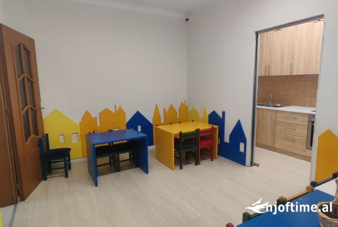 Ambient biznesi me qera 3+1 ne Tirane - 1,000 Euro