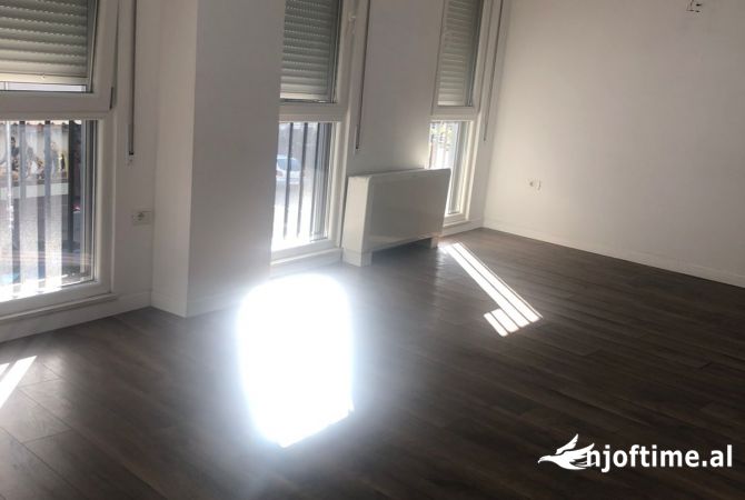 Ambient biznesi me qera 3+1 ne Tirane - 800 Euro