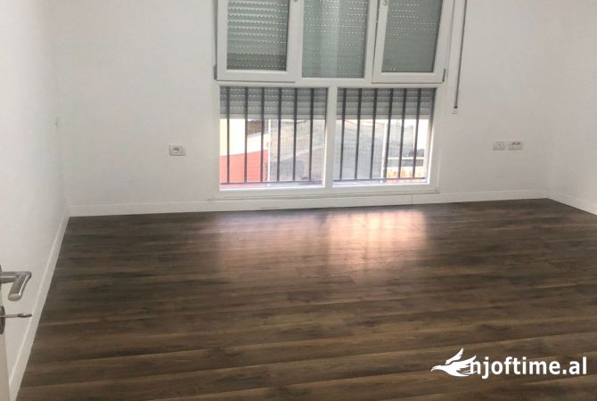 Ambient biznesi me qera 3+1 ne Tirane - 800 Euro