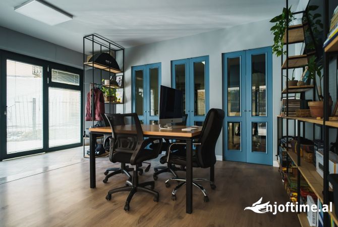 Ambient biznesi me qera 3+1 ne Tirane - 60,000 Leke