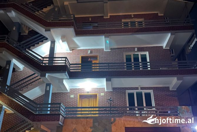 Shtepi me qera 7+1 ne Tirane - 3,500 Euro