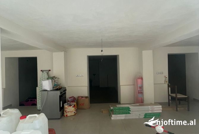 Ambient biznesi me qera 1+1 ne Tirane - 1,200 Euro