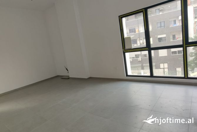 Ambient biznesi me qera 3+1 ne Tirane - 1,500 Euro