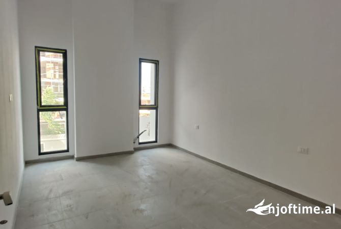 Ambient biznesi me qera 3+1 ne Tirane - 1,500 Euro