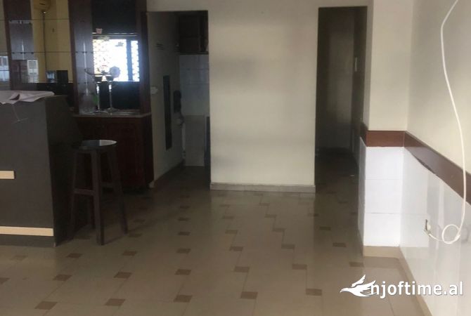Ambient biznesi me qera 1+1 ne Tirane - 450 Euro