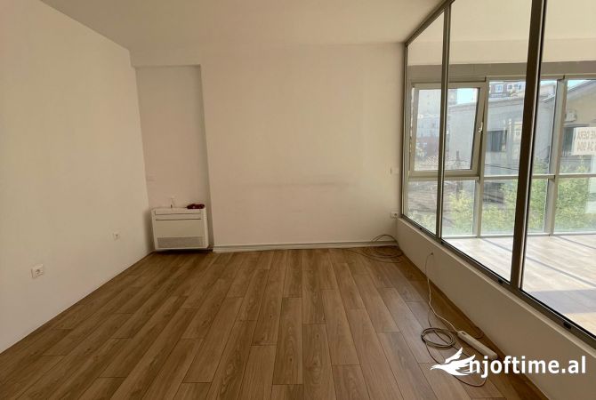 Ambient biznesi me qera 3+1 ne Tirane - 2,500 Euro