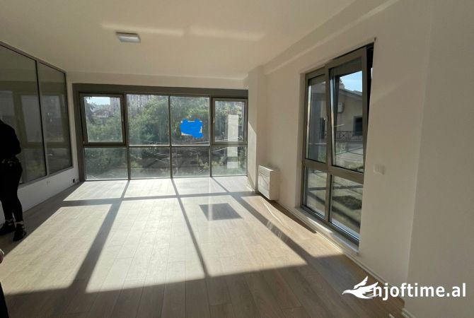 Ambient biznesi me qera 3+1 ne Tirane - 2,500 Euro