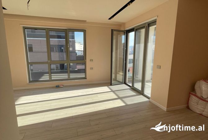 Ambient biznesi me qera 3+1 ne Tirane - 1,350 Euro