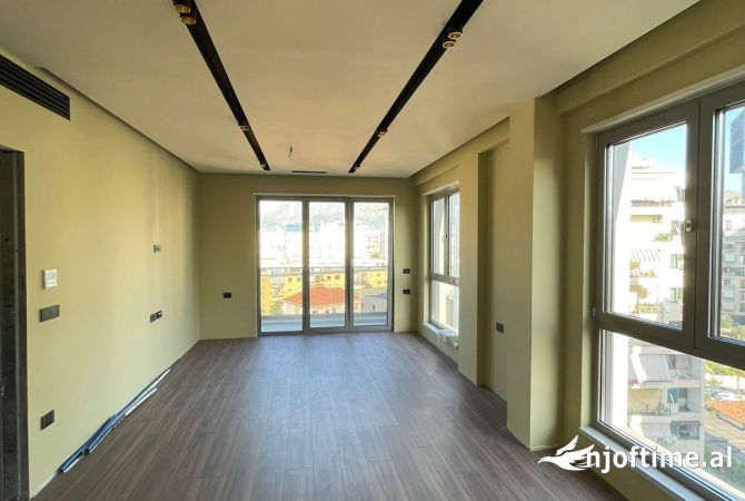 Ambient biznesi me qera 3+1 ne Tirane - 1,800 Euro