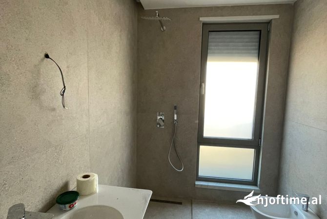 Ambient biznesi me qera 3+1 ne Tirane - 1,800 Euro