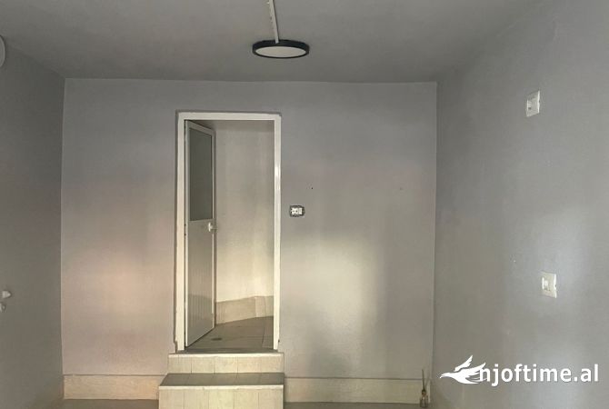 Ambient biznesi me qera 1+1 ne Tirane - 400 Euro