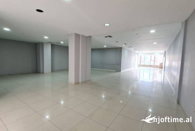 Ambient biznesi me qera 3+1 ne Tirane - 2,500 Euro