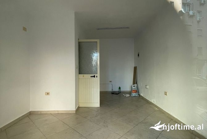 Ambient biznesi me qera 1+1 ne Tirane - 300 Euro