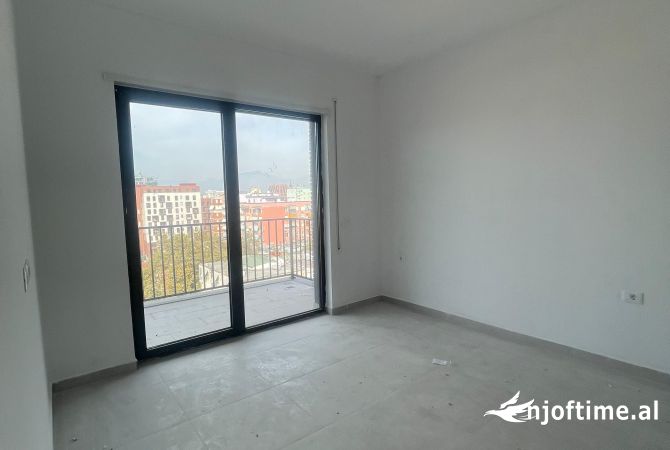 Ambient biznesi me qera 3+1 ne Tirane - 2,000 Euro