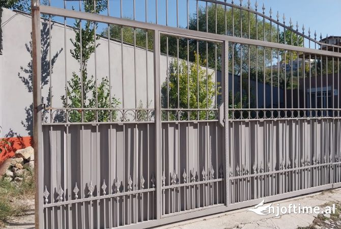 Ambient biznesi me qera 4+1 ne Tirane - 400 Euro