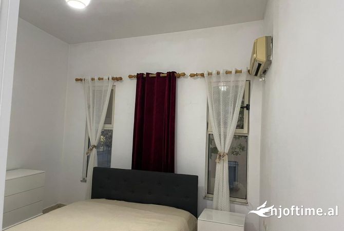 Shtepi me qera Apartament ne Tirane, 2+1, Mobilimi E mobiluar, Pagesa 490  Euro.