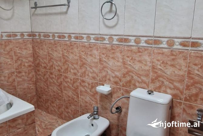 Shtepi me qera 1+1 ne Tirane - 68,000 Leke