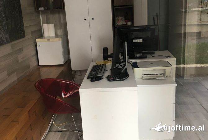 Ambient biznesi me qera 1+1 ne Tirane - 30,000 Leke