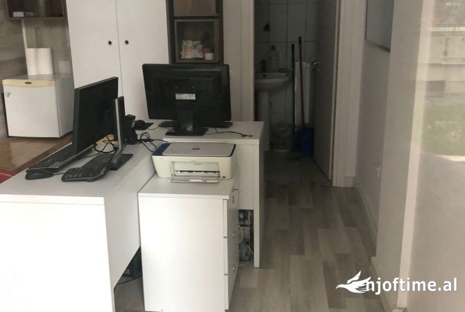 Ambient biznesi me qera 1+1 ne Tirane - 30,000 Leke