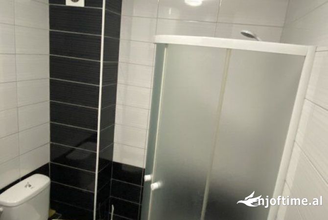 Shtepi me qera Apartament ne Tirane, 2+1, Mobilimi E mobiluar, Pagesa 50,000  Leke.