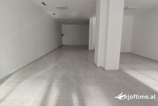 Ambient biznesi me qera 1+1 ne Tirane - 120,000 Leke