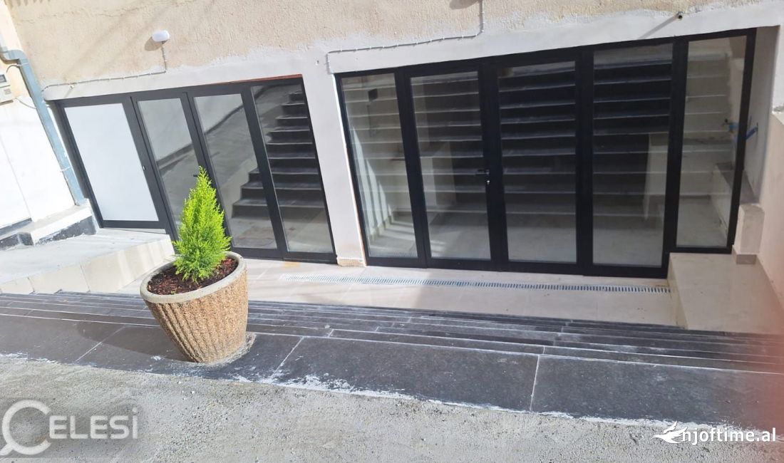 JEPET ME QERA  AMBJENT BIZNESI 180M2 1200 EURO STACIONI I TRENIT