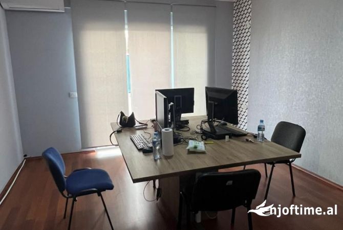 Ambient biznesi me qera 3+1 ne Tirane - 1,200 Euro