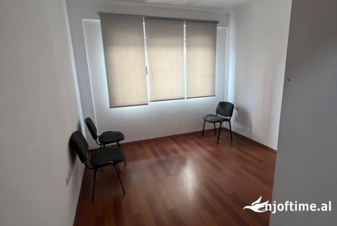 Ambient biznesi me qera 3+1 ne Tirane - 1,200 Euro