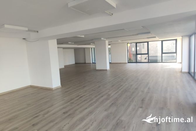 Ambient biznesi me qera 3+1 ne Tirane - 8,000 Euro