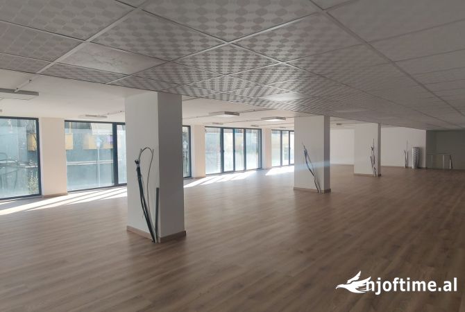 Ambient biznesi me qera 3+1 ne Tirane - 8,000 Euro