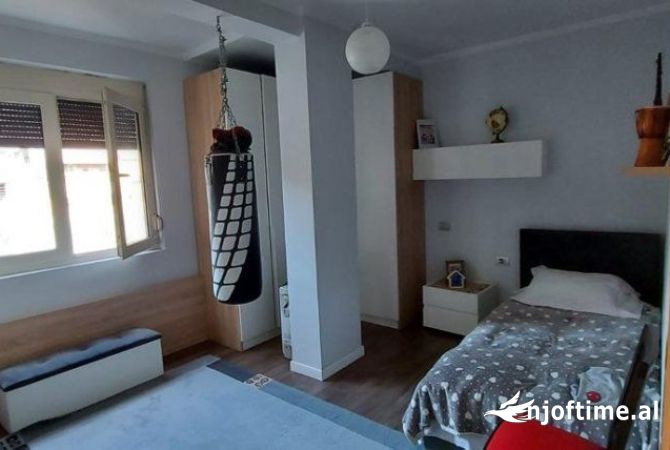 Shtepi me qera Apartament ne Tirane, 2+1, Mobilimi E mobiluar, Pagesa 650  Euro.