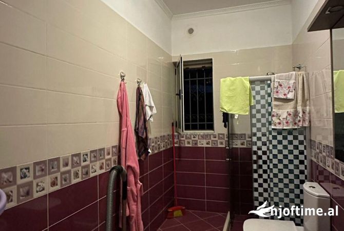 Shtepi me qera Apartament ne Tirane, 1+1, Mobilimi E mobiluar, Pagesa 380  Euro.