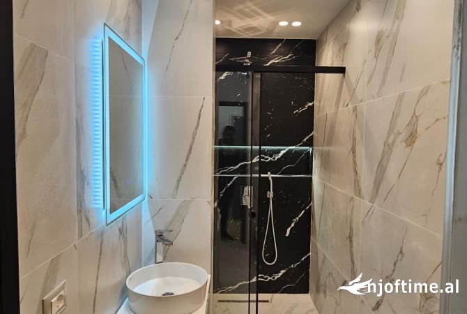 Shtepi me qera Apartament ne Tirane, 2+1, Mobilimi E mobiluar, Pagesa 600  Euro.